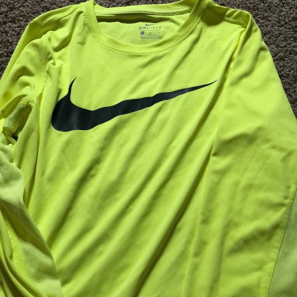 Boys long sleeve T-shirt.
